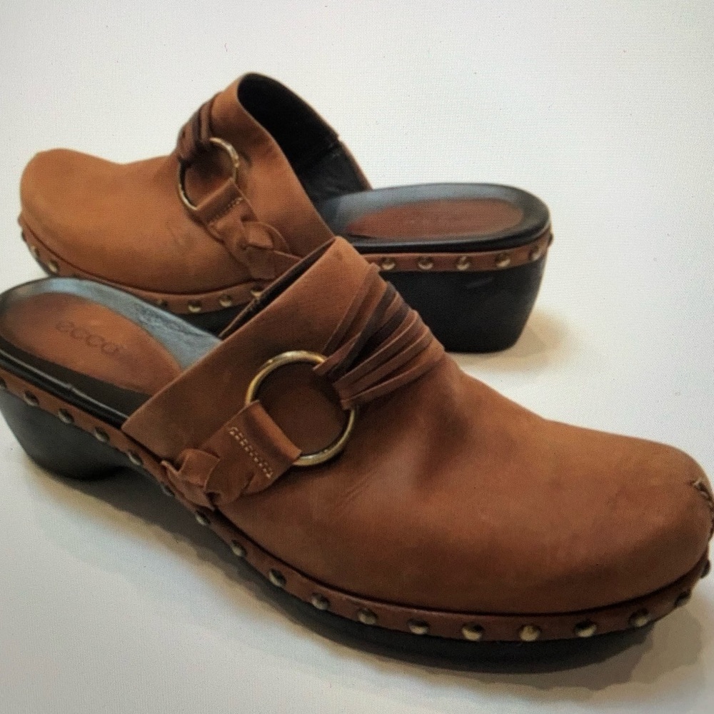Ecco brown buckle clog